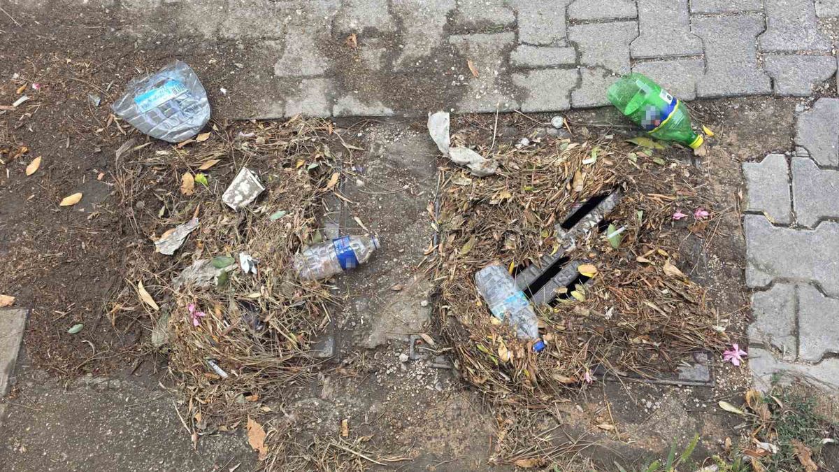 Bandırma’da sağanak sonrası cadde ve sokaklarda su birikintileri oluştu