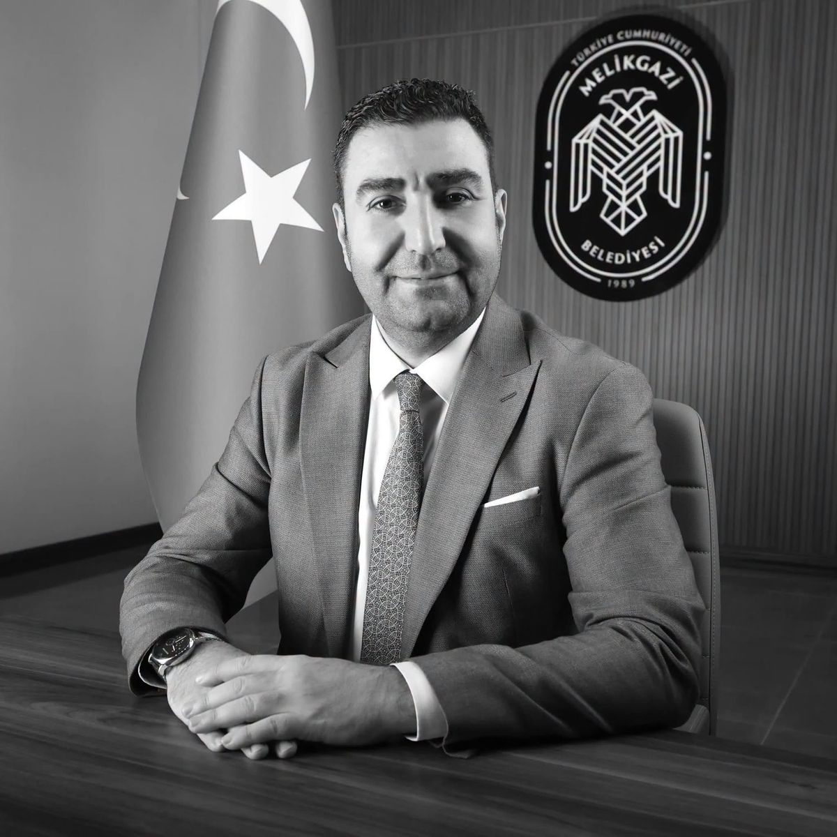 Belediye özel kalem müdürü bisikletten düşüp öldü