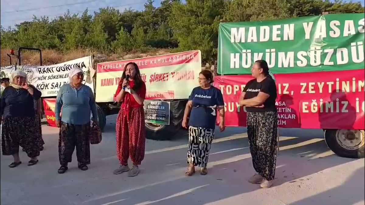 Akbelen Ormanı'nda zeytinliklerin maden faaliyetlerine açılmasına karşı tepki gösteren yurttaşlar.