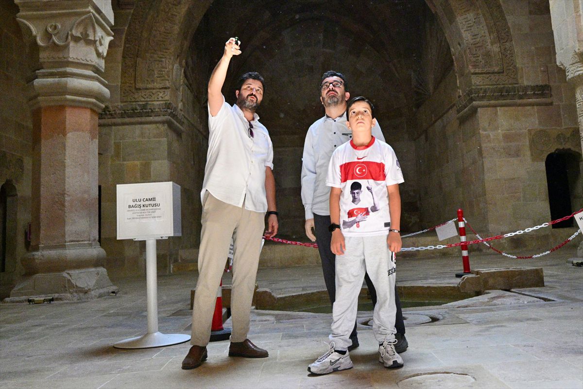 Çocukluk hayalini 'Anadolu'nun El-Hamrası'nda gerçekleştiriyor