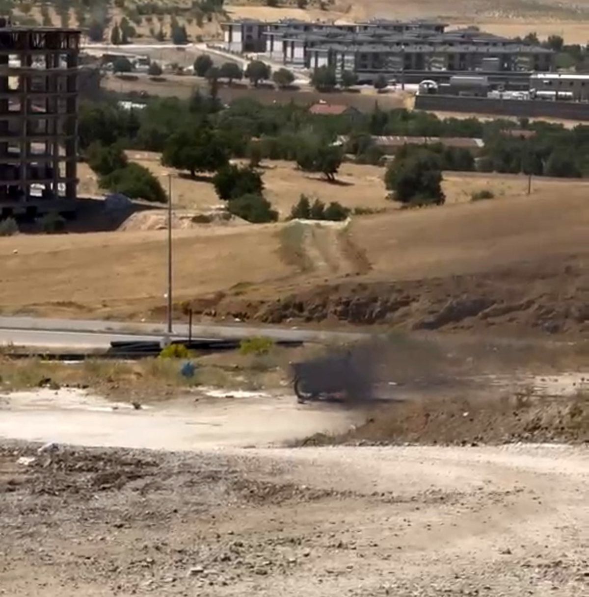 Elazığ’da boş alandaki motosiklet alev alev yandı