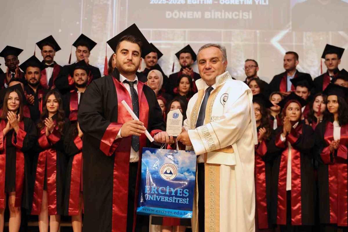 Erciyes Üniversitesi Veteriner Fakültesi mezuniyet töreninden genel görünüm