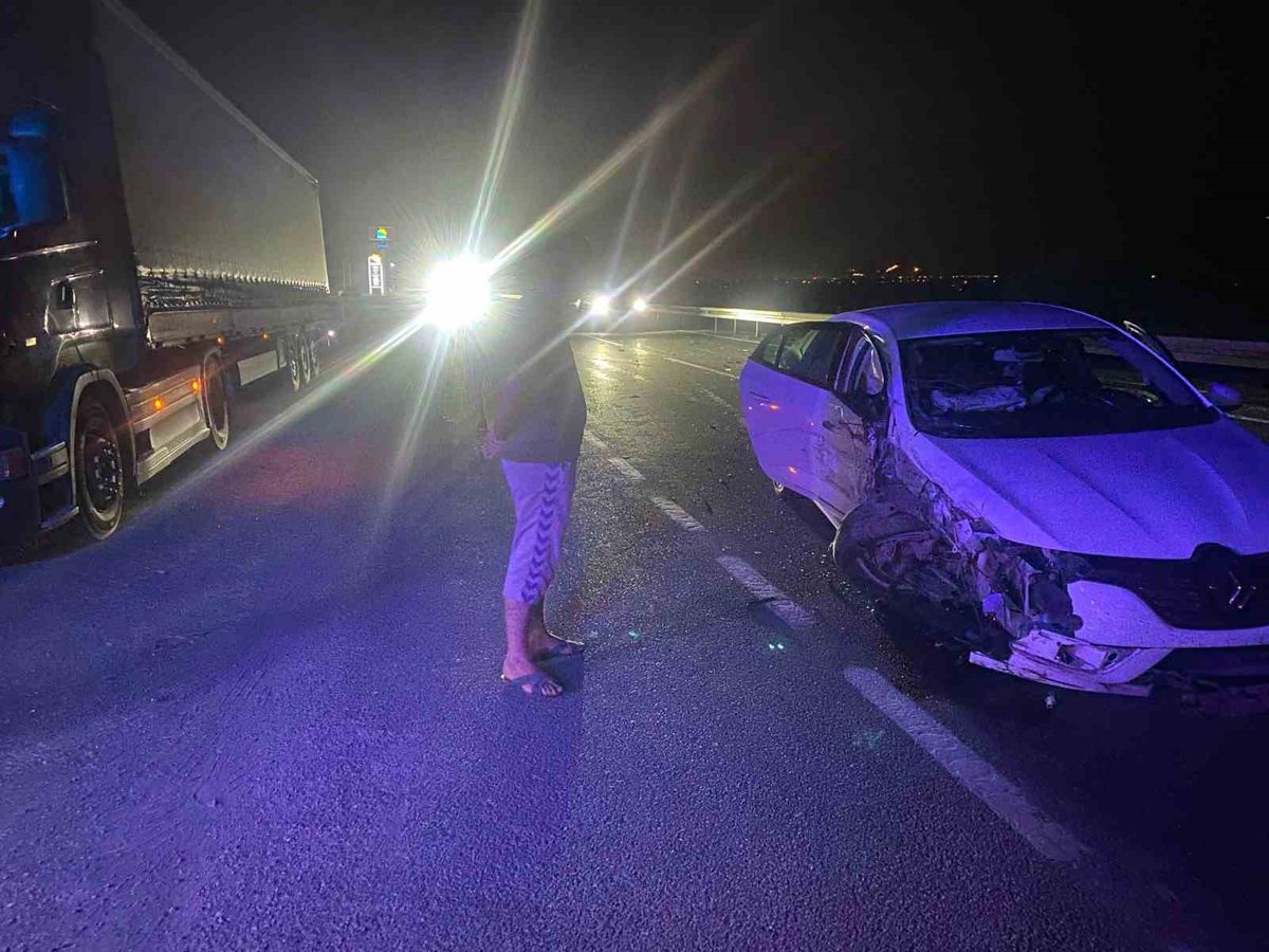 Erzincan-Erzurum Karayolunda meydana gelen trafik kazasında yaralılar olduğu görülüyor.