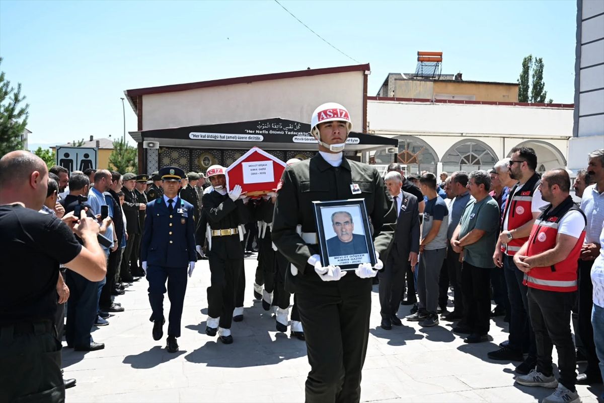 Erzurum'da vefat eden Kıbrıs gazisi son yolculuğuna uğurlandı