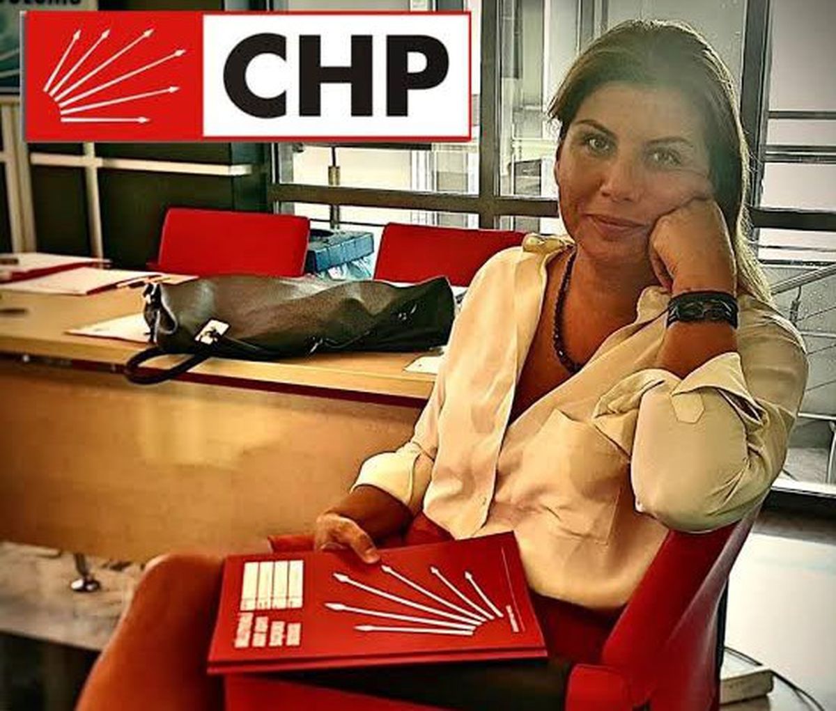 Buket Müftüoğlu'nun CHP'de kalma kararına ilişkin açıklaması.
