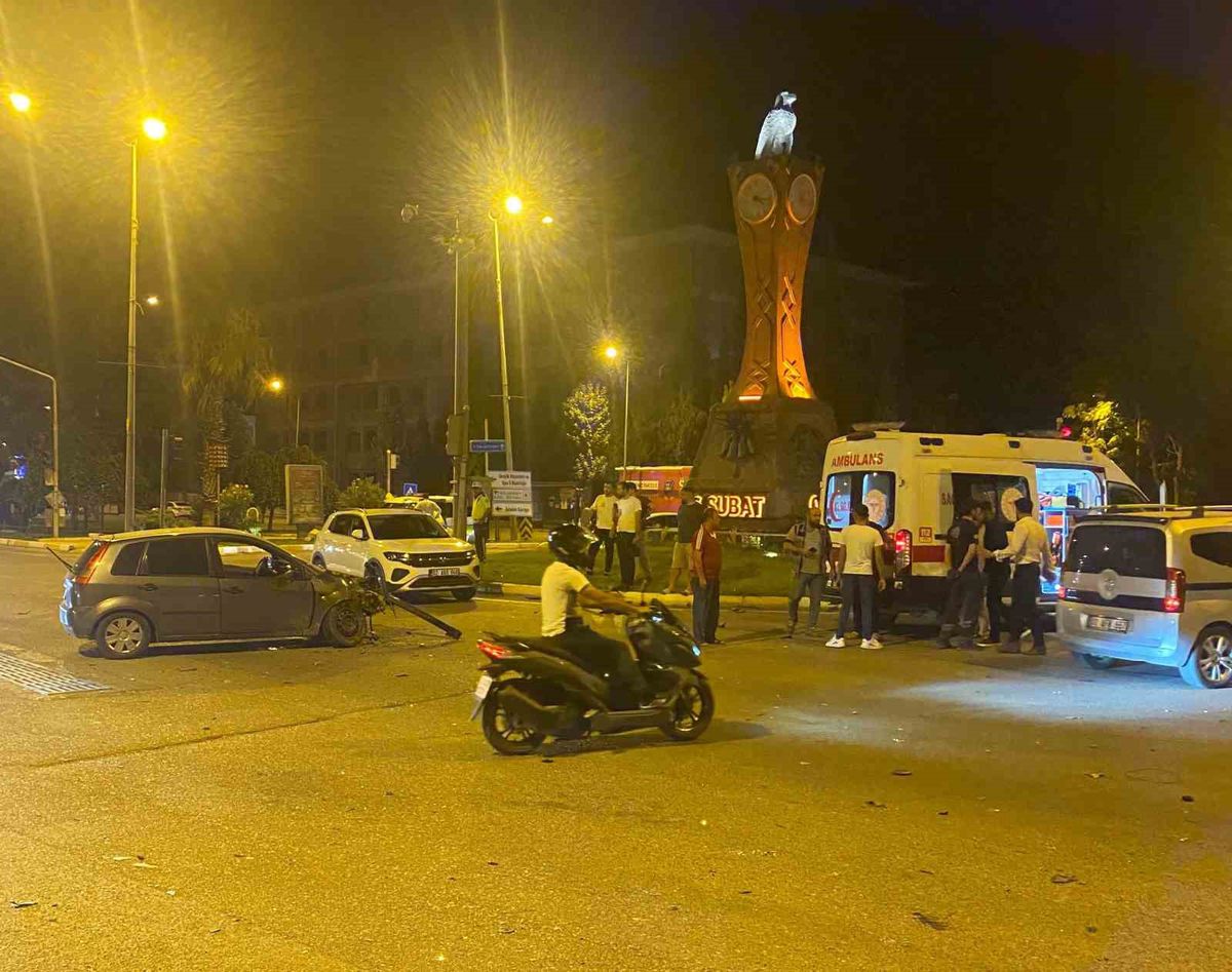 Adıyaman'da trafik kazası sonrası olay yeri.