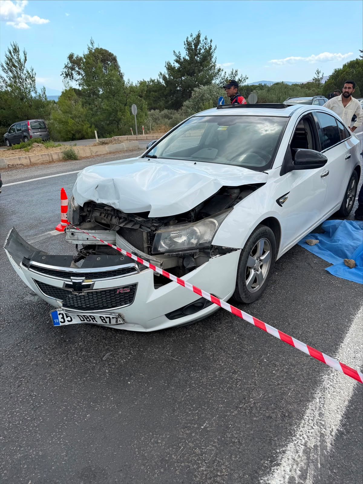 İzmir'de iki otomobilin çarpıştığı kazada 1 kişi öldü, 5 kişi yaralandı