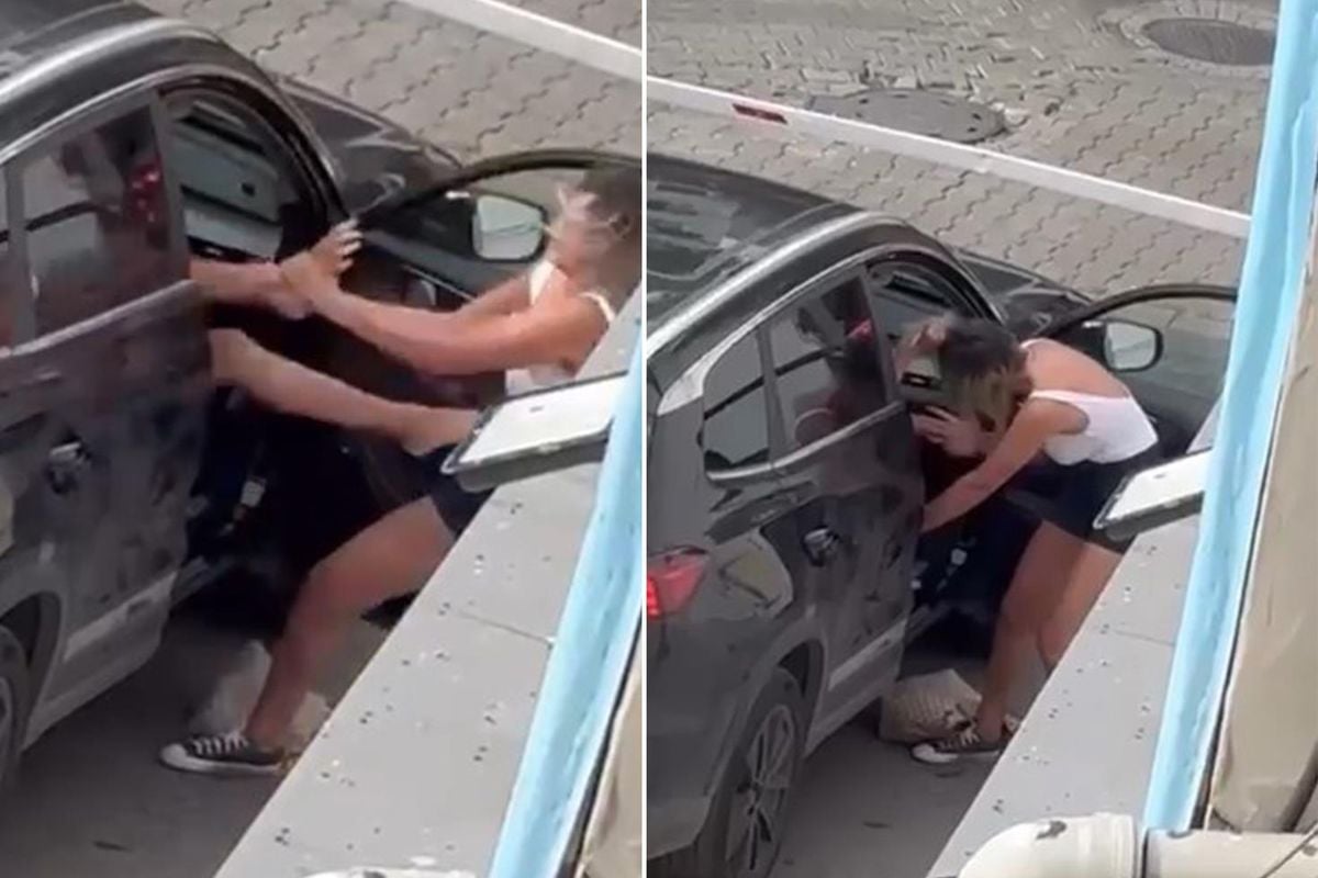 Kadıköy'de iki kadın arasındaki saç saça kavga kamerada