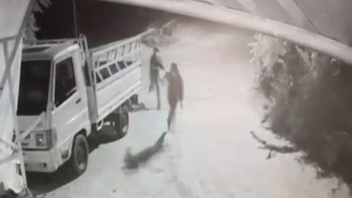 Malatya'da 2 şüpheli otomobile kurşun yağdırdı; o anlar kamerada