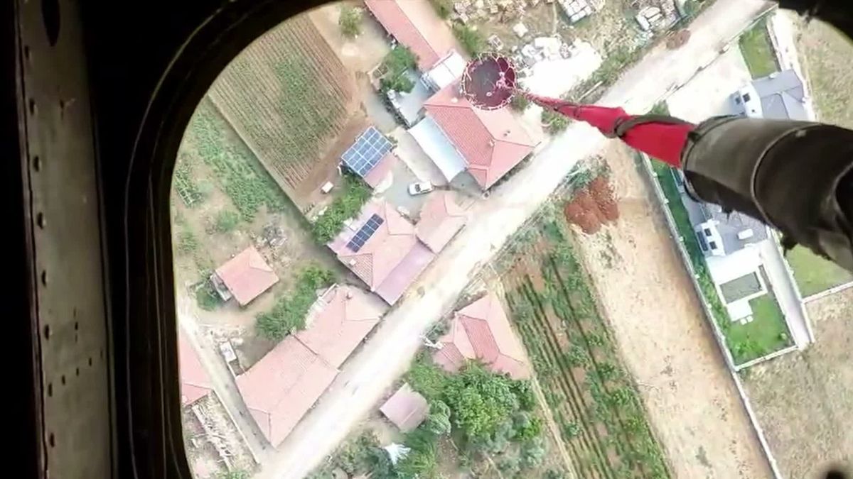 Muğla'da ormana sıçrayan yangına havadan ve karadan müdahale