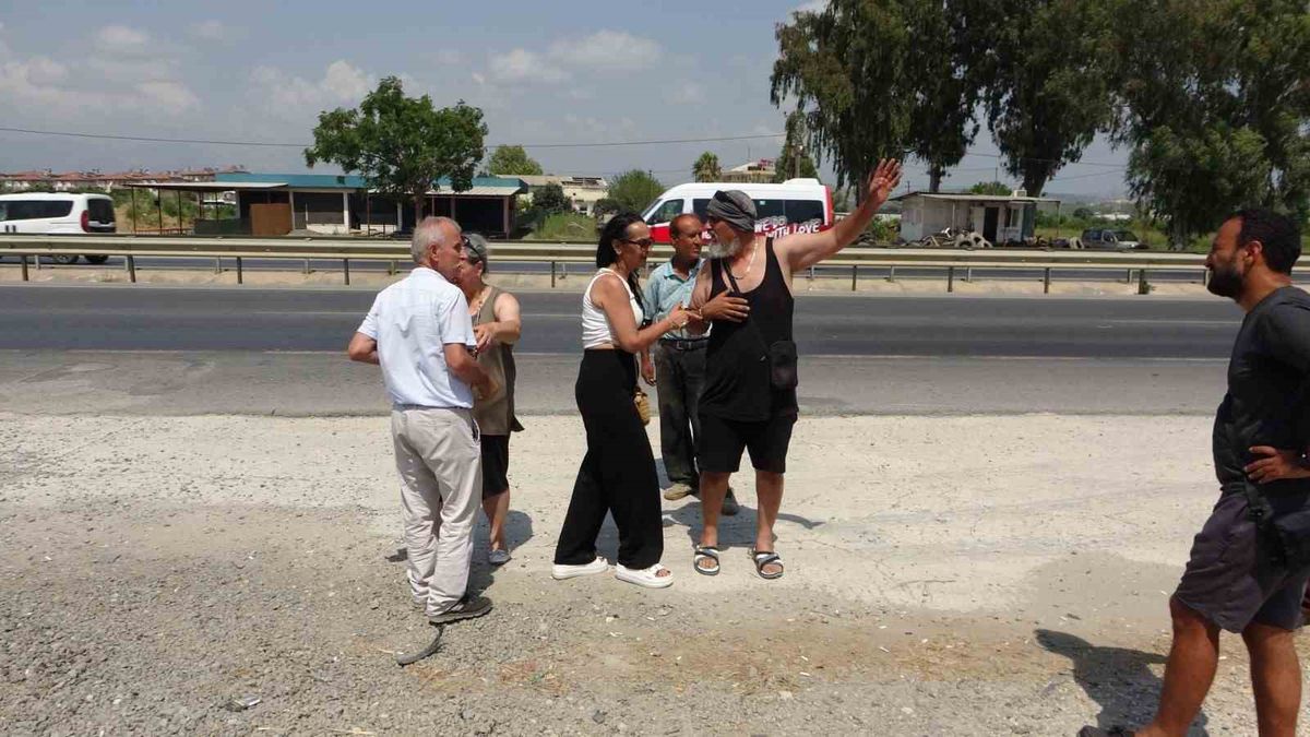 Otomobil ile motosiklet çarpıştı, görgü tanığı ile sürücü kazayı tartıştı