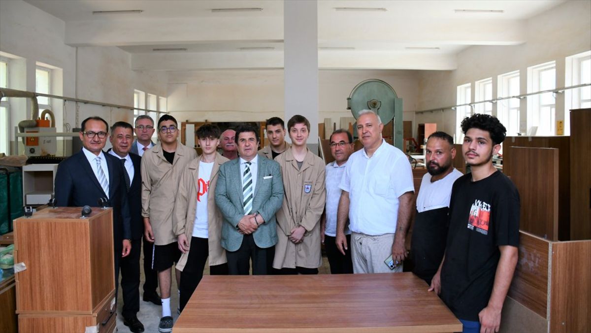 Tekirdağ İl Milli Eğitim Müdürü Yeniyol, meslek lisesini ziyaret etti