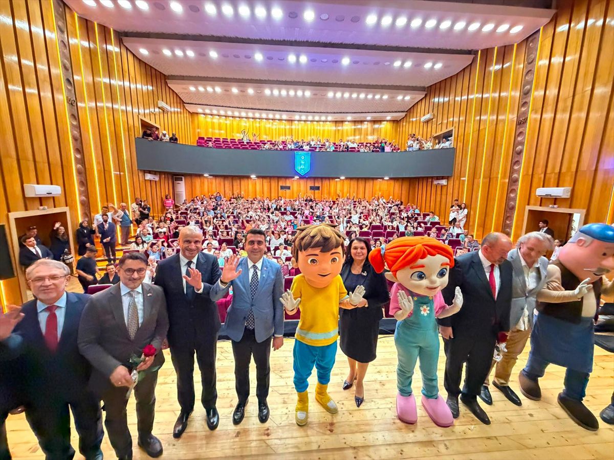 TRT Çocuk'un 'Elif ve Arkadaşları' müzikali Bulgaristan'da çocuklarla buluştu