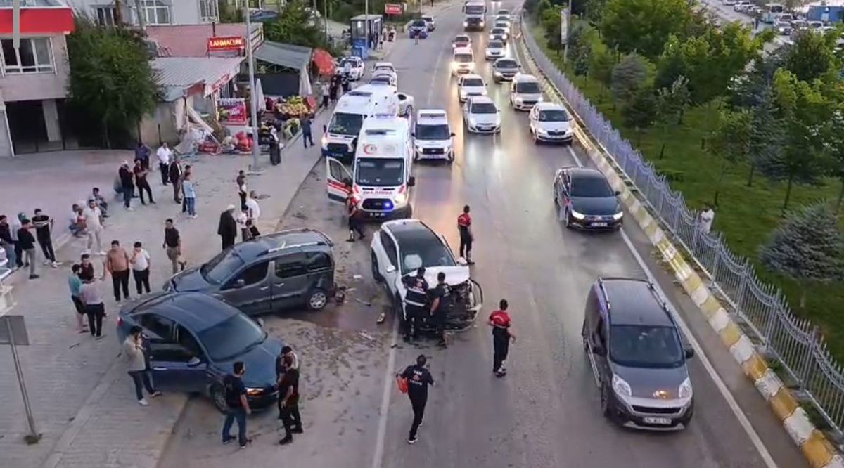 Van’da zincirleme trafik kazası: 1 yaralı
