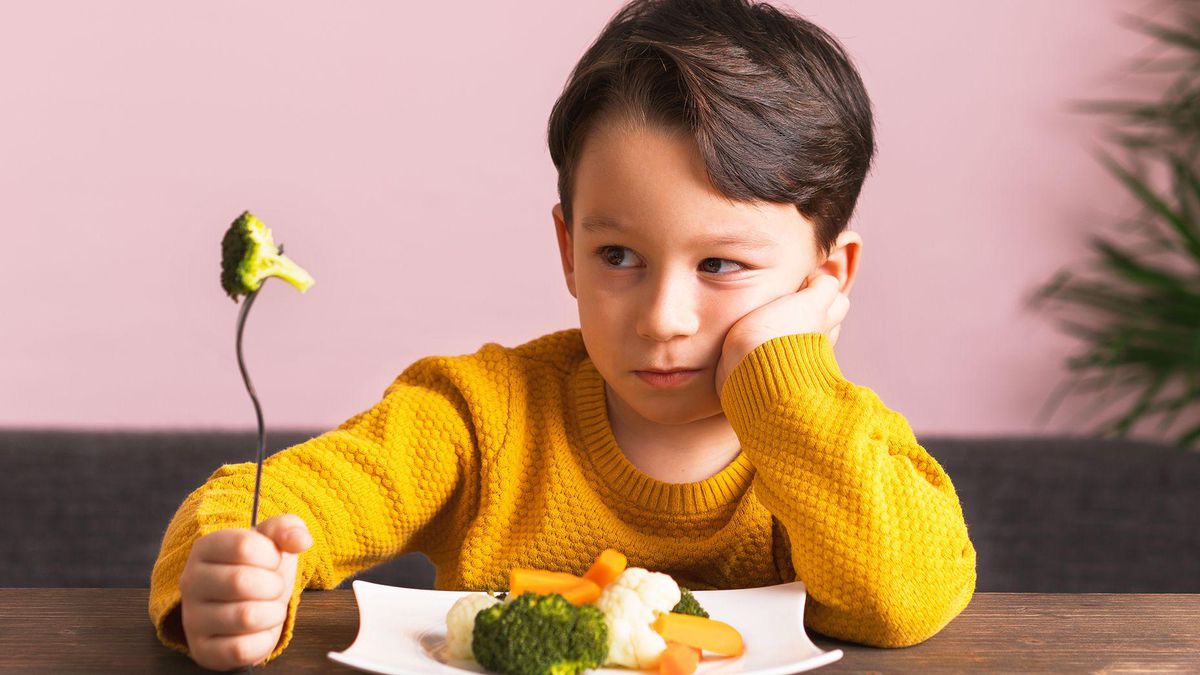 Yemek seçen bir çocuğa yaz tatilinde yemek yedirme ipuçları
