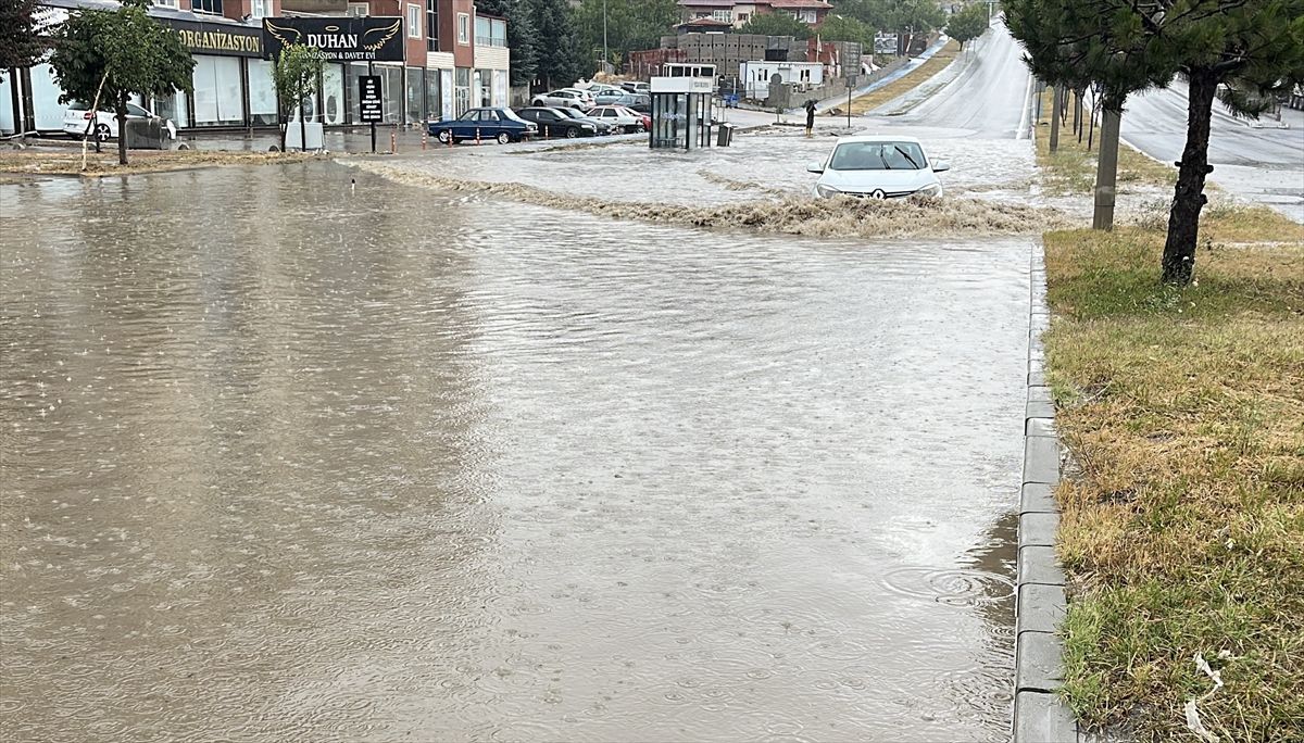 Yozgat'ta sağanak hayatı olumsuz etkiledi