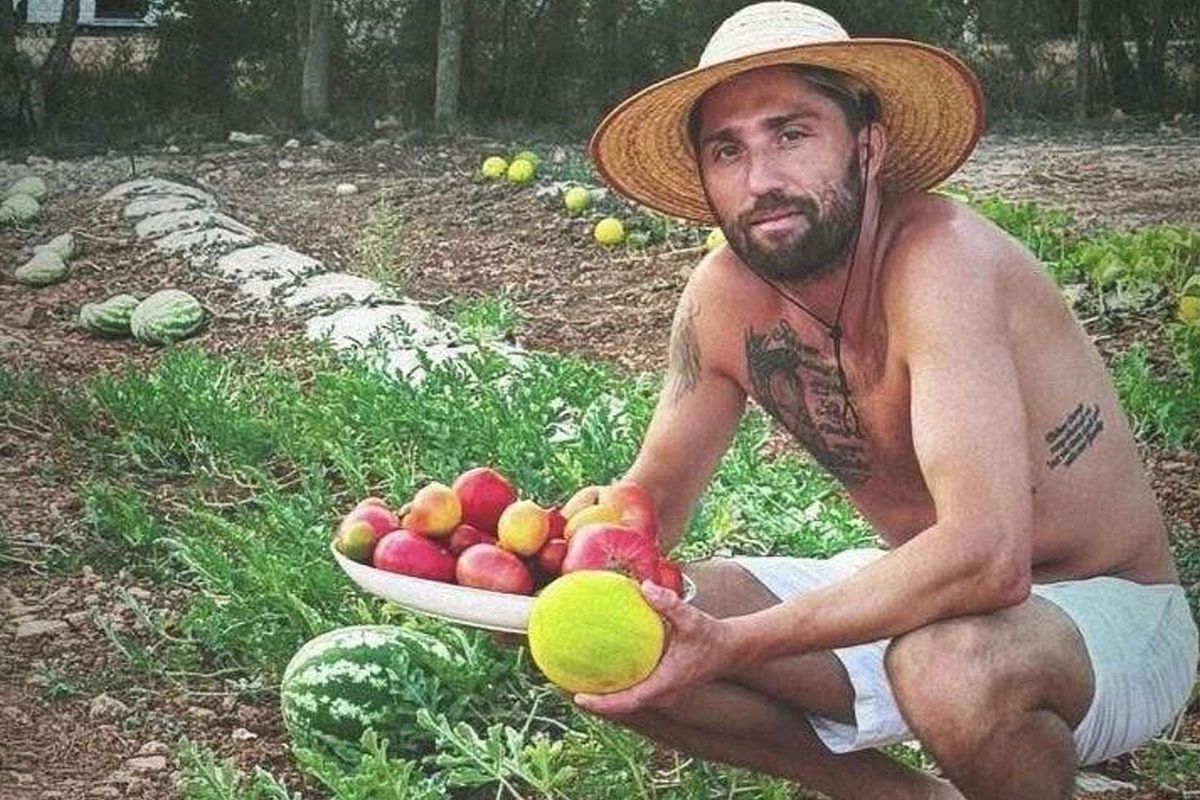 Kevin Kampl futbolu bıraktıktan sonra Balear Adaları'ndaki çiftliğinde görünüyor.
