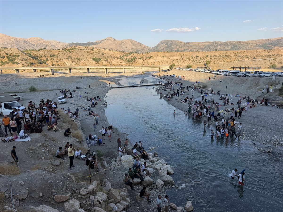 Kahta'da çaya giren genç boğuldu