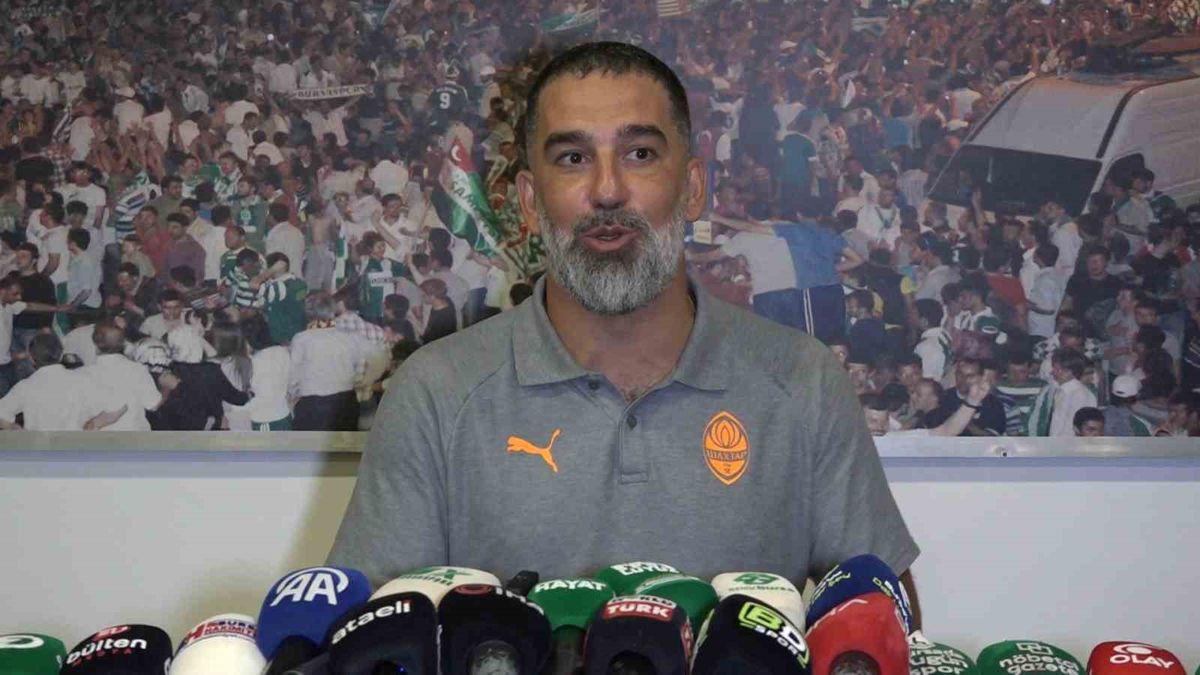 Arda Turan, Bursaspor maçı sonrası taraftarı överken