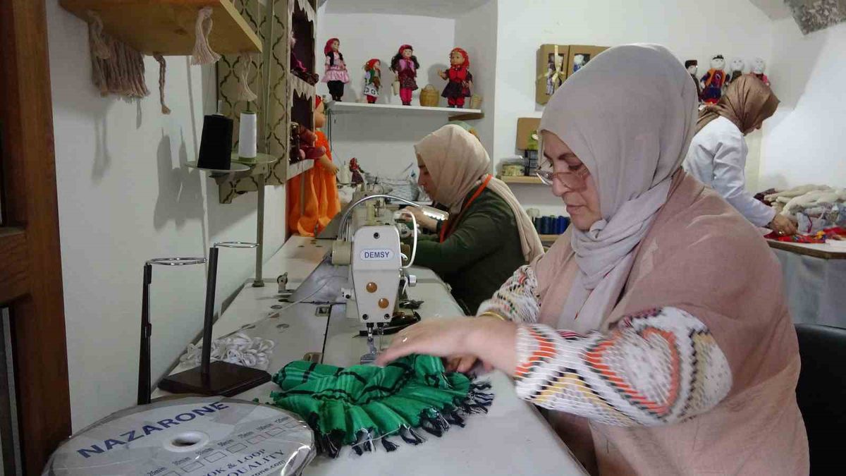 Atıl kumaşları sanata dönüştürüyorlar