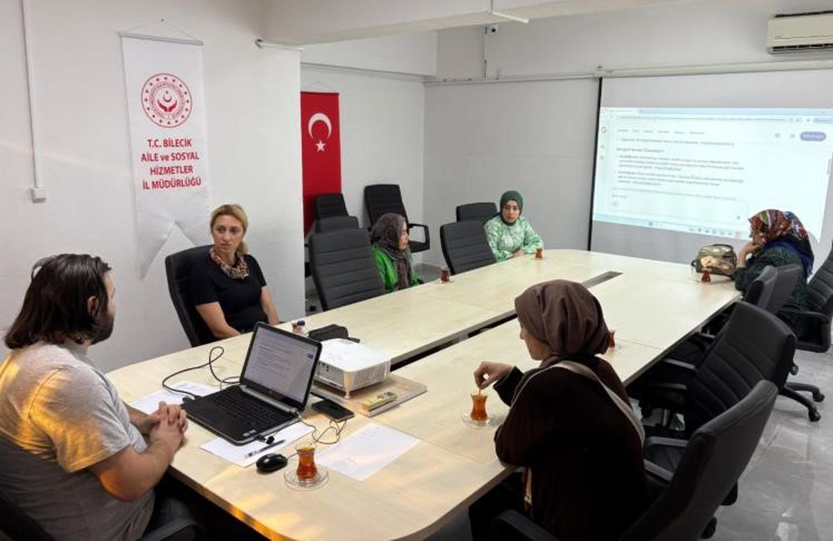 Bilecik'te bağımlılıkla mücadele eğitimi alan aileler