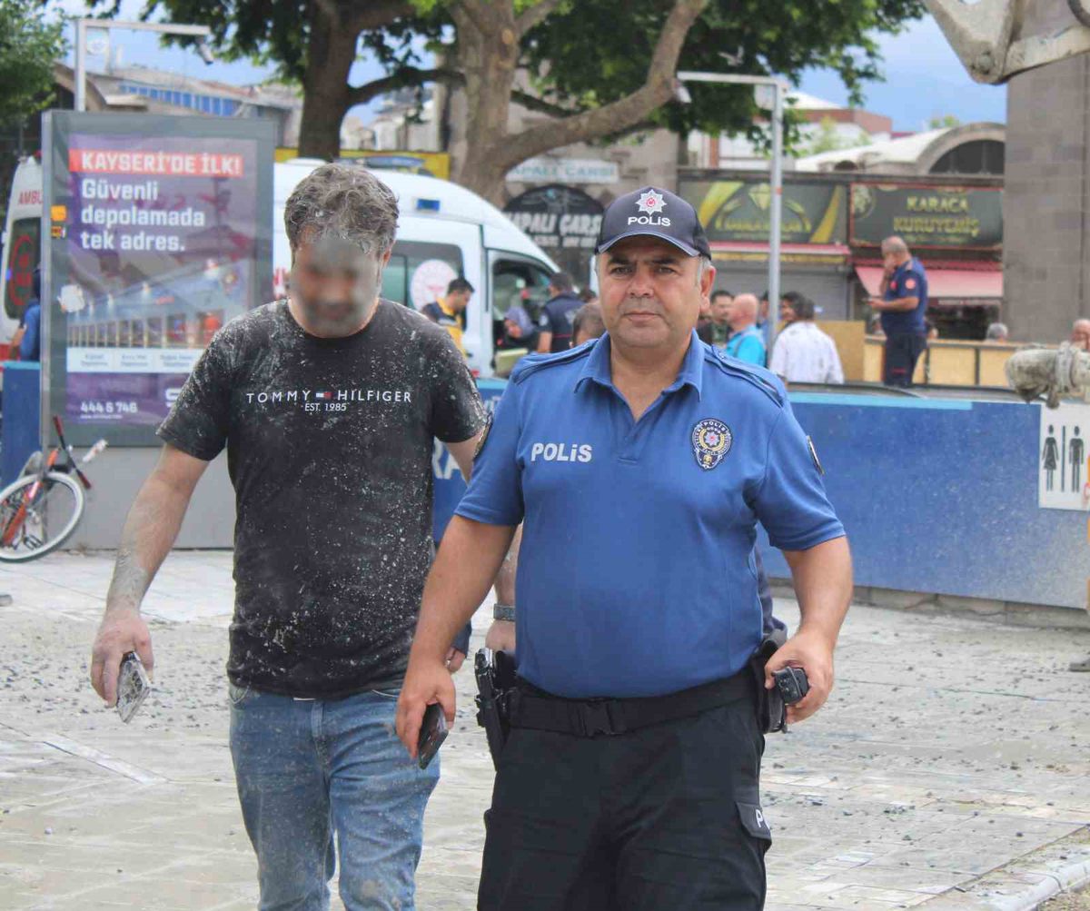 Kayseri'de beton mikseri pompası patladı: 5 yaralı