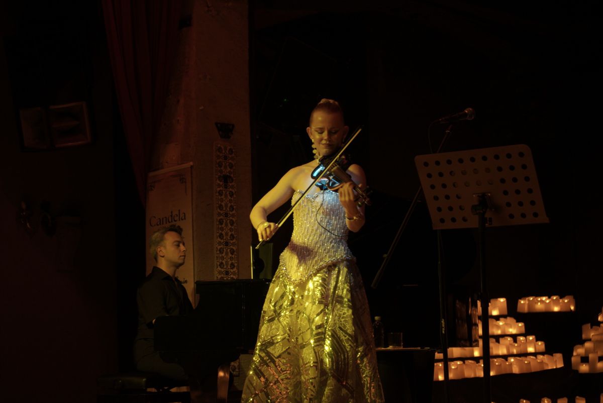 Mum Işığında Klasik Müzik ve Dans Şöleni