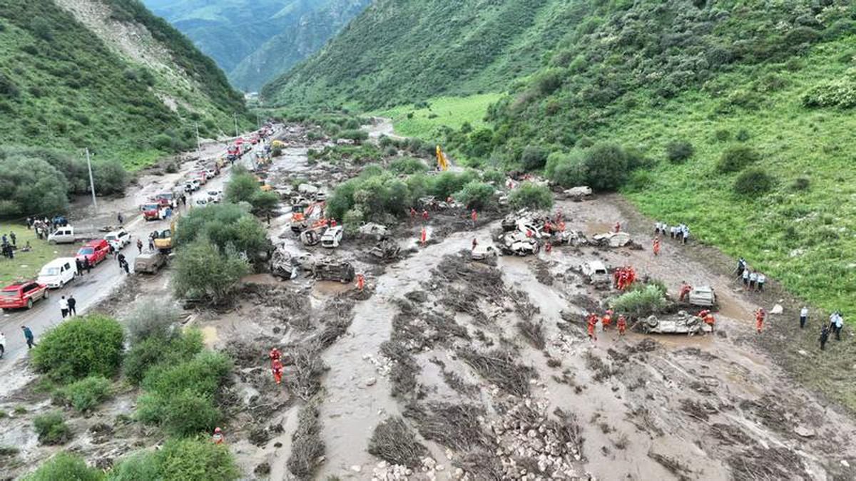 Gansu'da Şiddetli Yağışların Neden Olduğu Sel Felaketi: 10 Ölü, 23 Yaralı