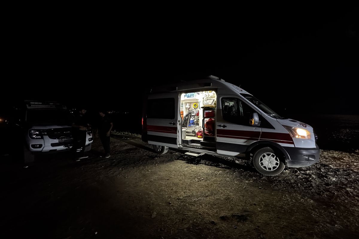 Hazar Gölü'nde kaybolan genç için arama çalışması