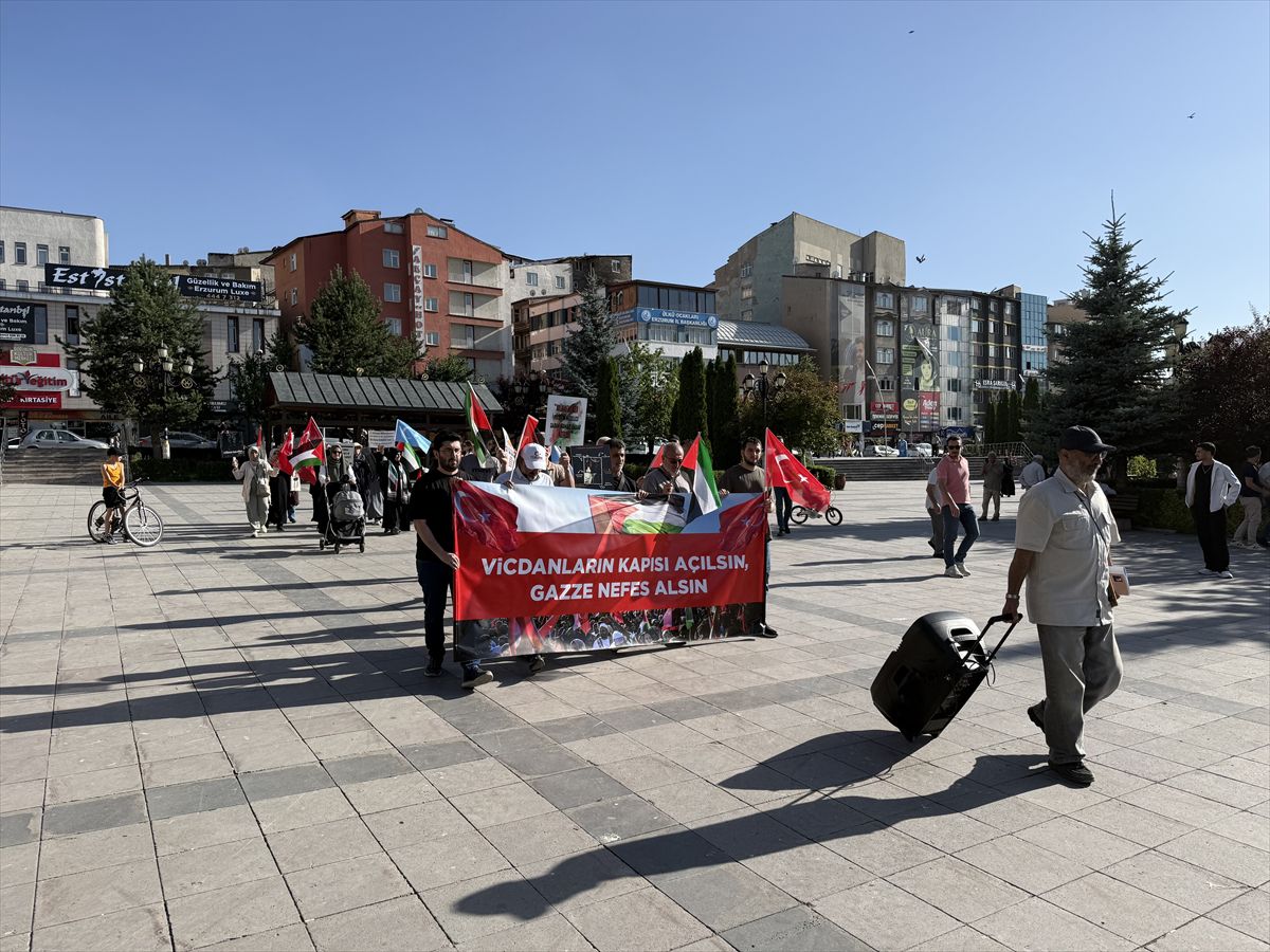 Erzurum'da sağlıkçılar Gazze için sessiz yürüyüşlerini 141'inci haftada sürdürdü