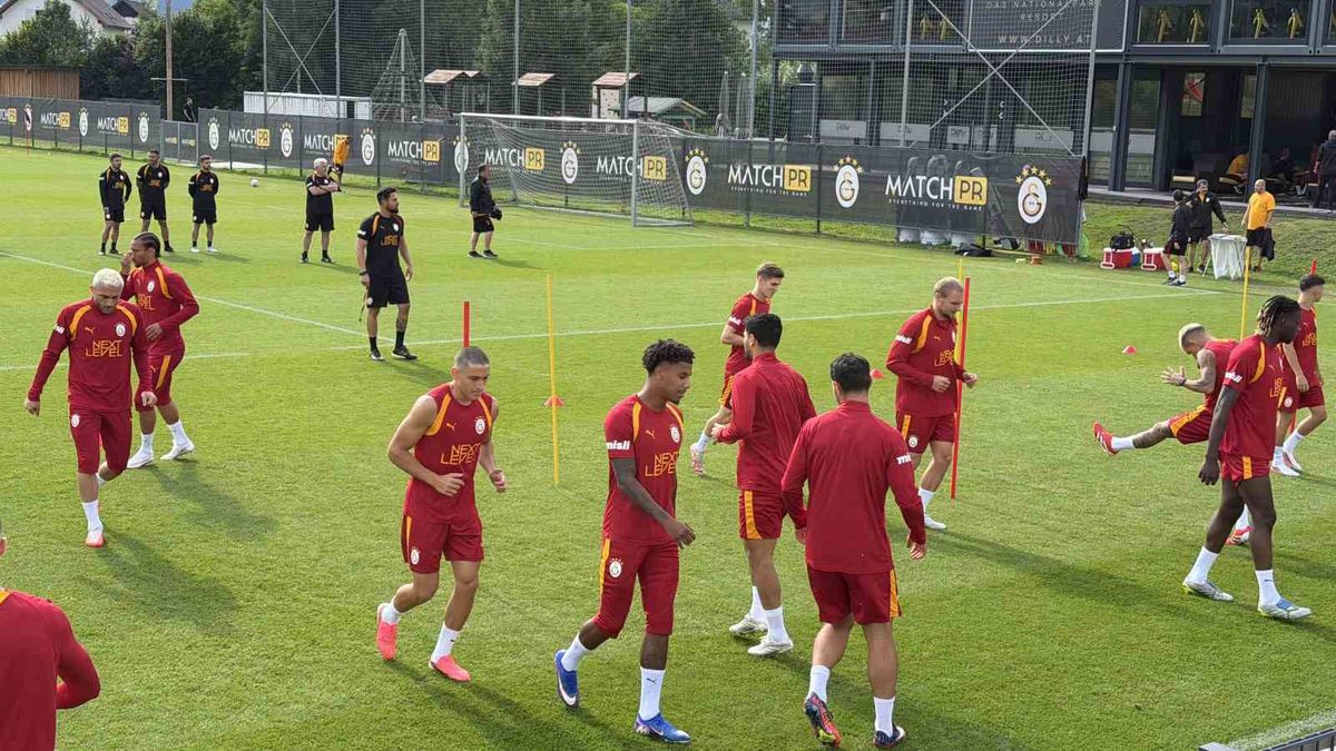 Galatasaray futbol takımı Avusturya'da antrenman yapıyor.
