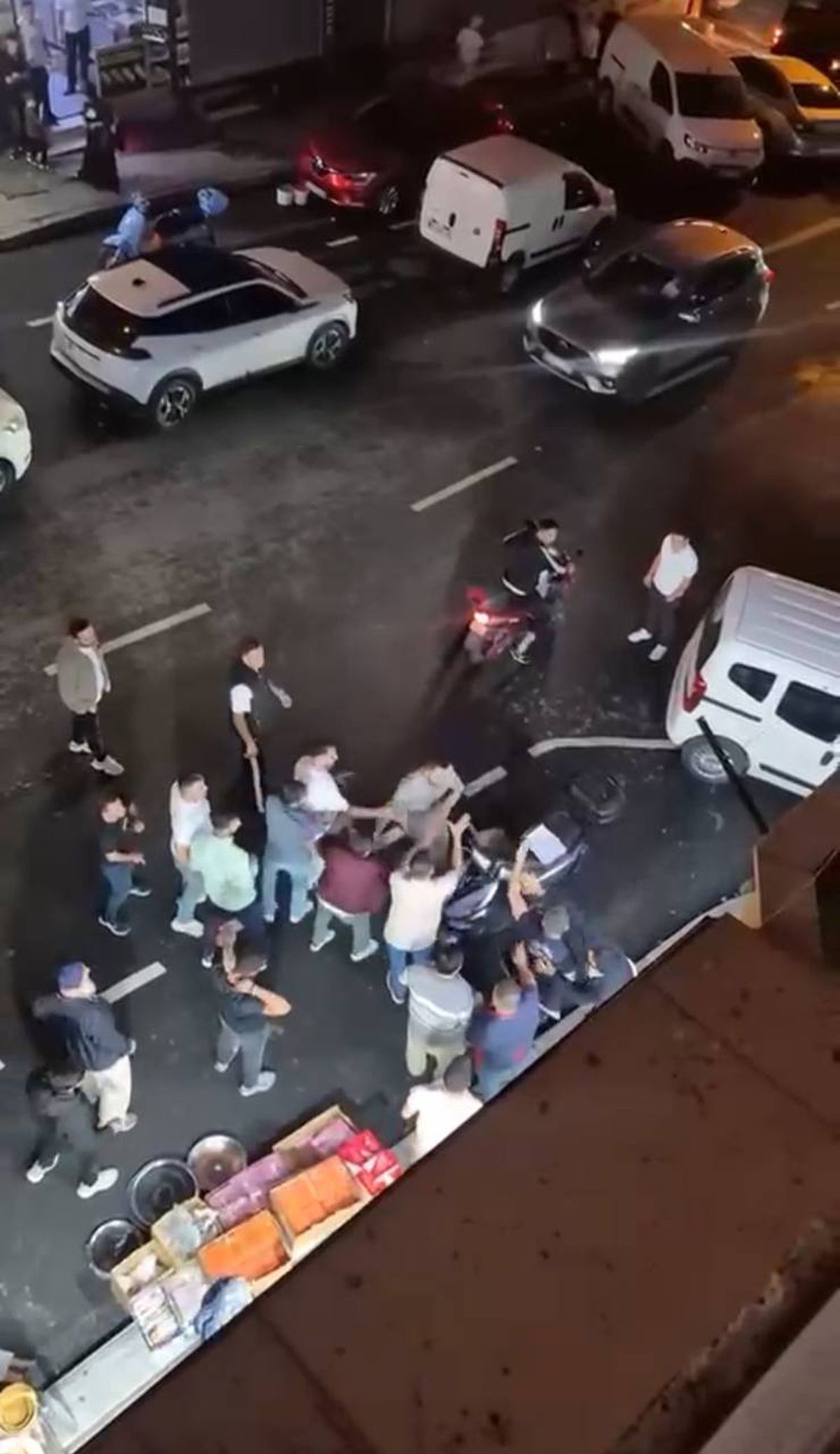 Gaziosmanpaşa'da Zabıta ile Esnaf Arasında Kaldırım İşgali Kavgası