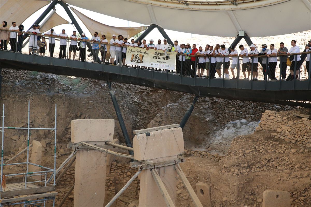 Göbeklitepe'yi keşfeden Prof. Dr. Klaus Schmidt anısına düzenlenen bisiklet turundan bir görüntü.