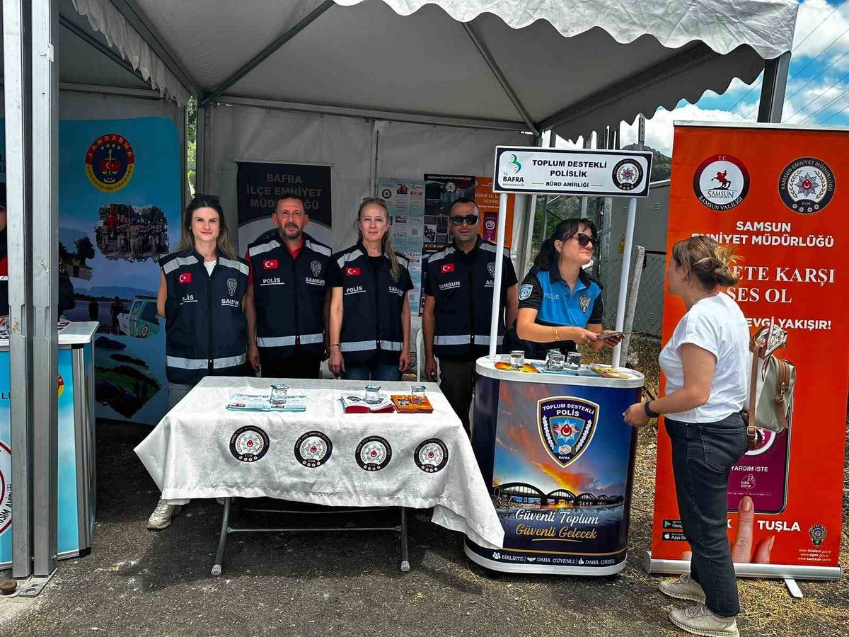 Bafra'daki festivalde polisten bilinçlendirme