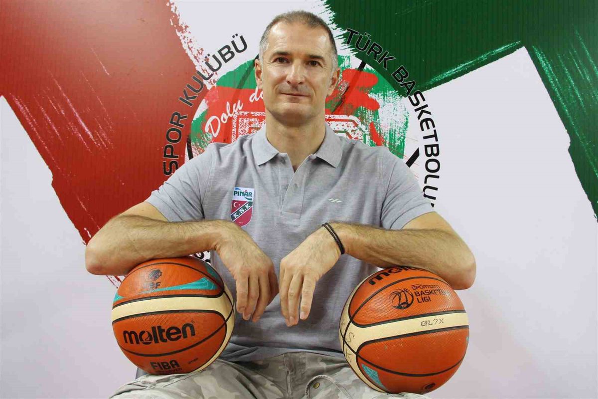 Karşıyaka Basketbol takımının yeni başantrenörü Nenad Markovic ve genel menajeri Selim Çınar'ı temsil eden bir görsel.