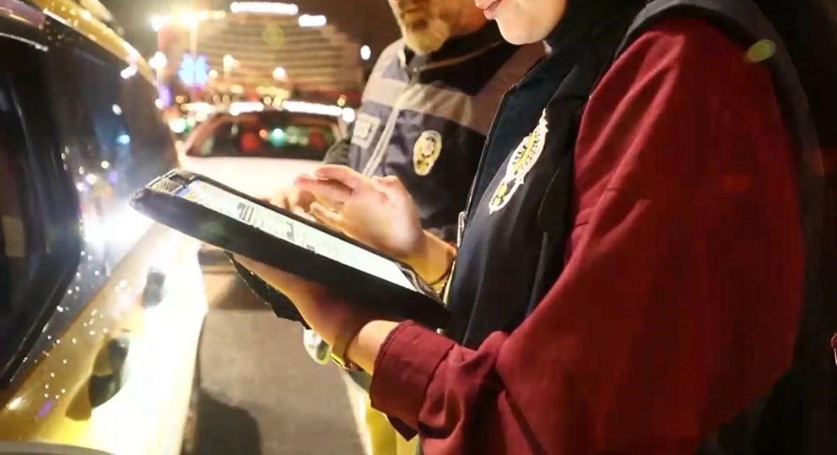 Kayseri'de polis ekiplerinin gerçekleştirdiği huzur uygulamasından bir görüntü.