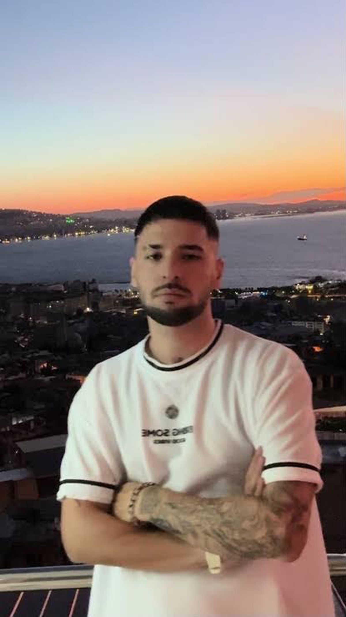 Rapçi Uzay sahnede gözaltına alındı
