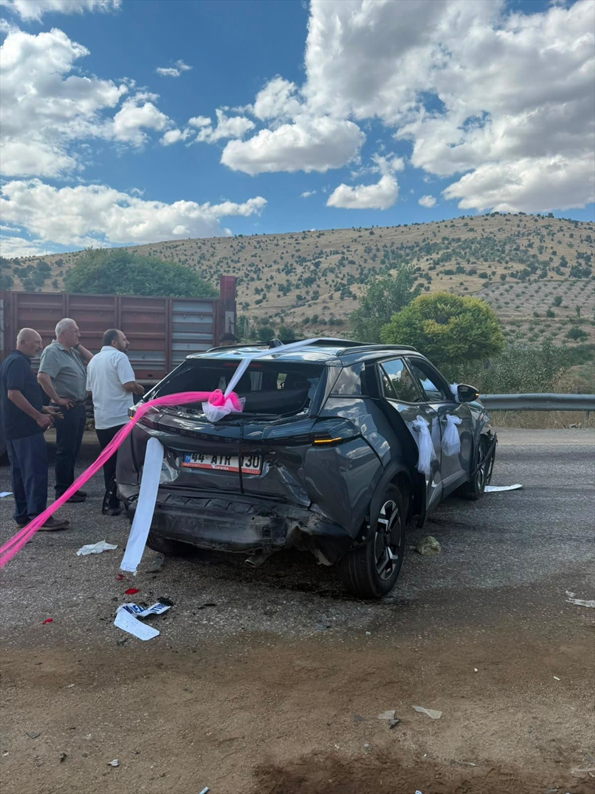 Düğün Konvoyunda Zincirleme Kaza: 4 Yaralı