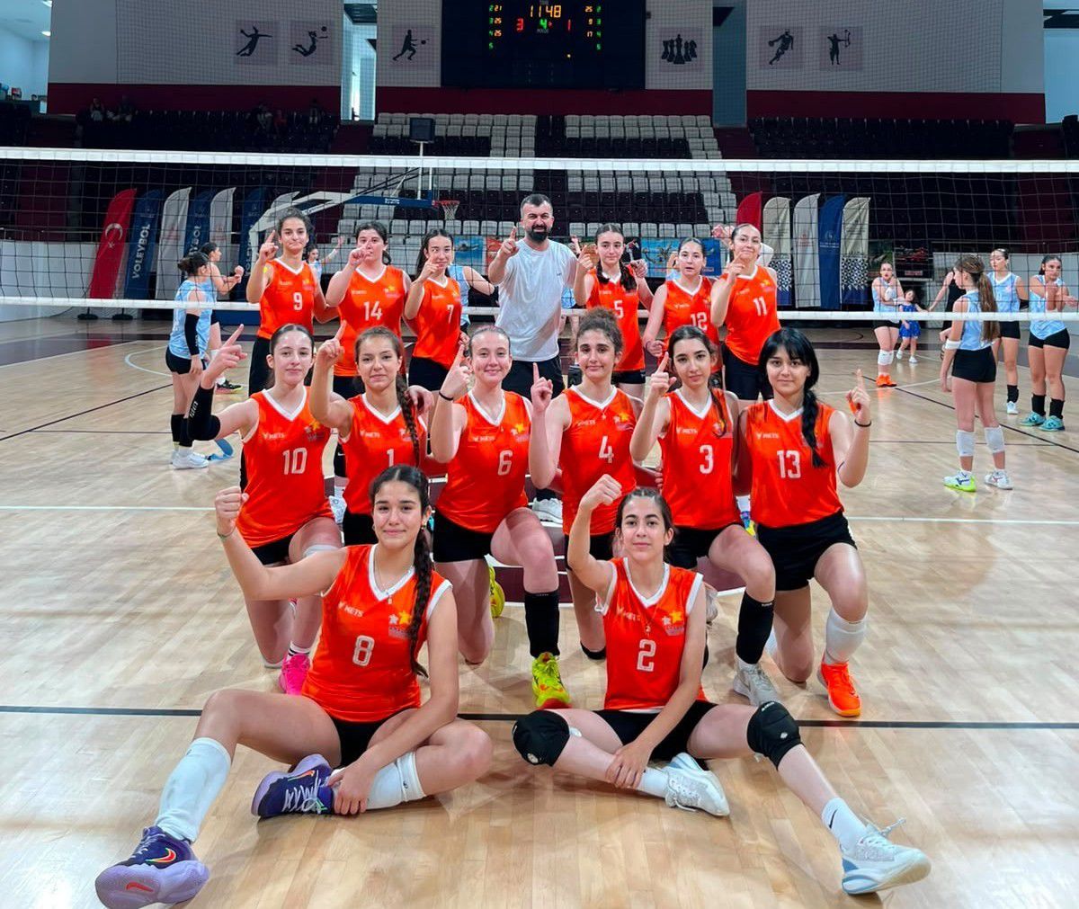 Malatya Kız Voleybol Takımı ANALİG Yarı Finallerinde Türkiye Finallerine Yükseldi