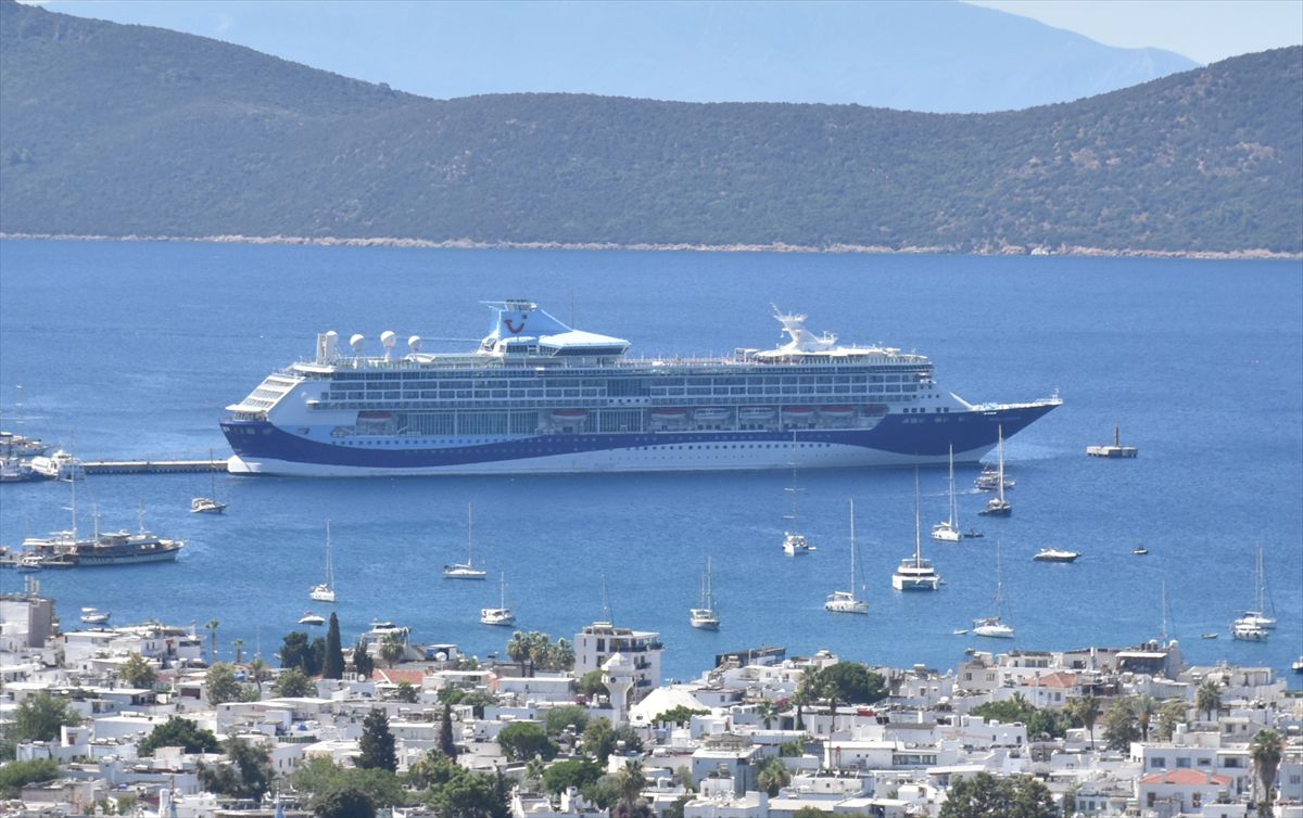 'Marella Discovery' isimli kruvaziyer 1819 yolcusuyla Bodrum'a geldi