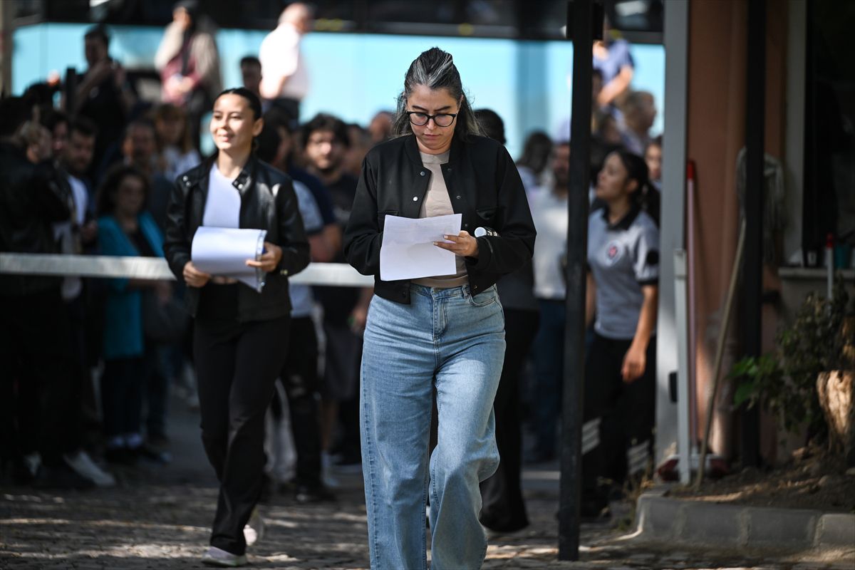 Milli Eğitim Bakanlığı Akademi Giriş Sınavı'nın ilk oturumu başladı