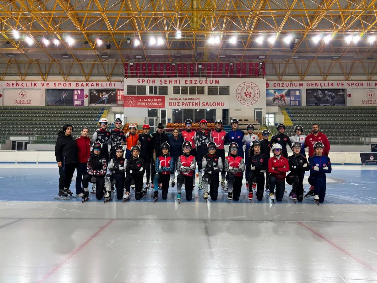 Erzurum'da Short Track kış sezonu hazırlık kamplarından bir görüntü.