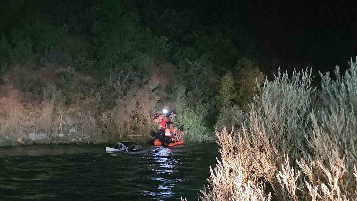 Tunceli'de Munzur Nehri'ne uçan aracın arama kurtarma çalışmaları