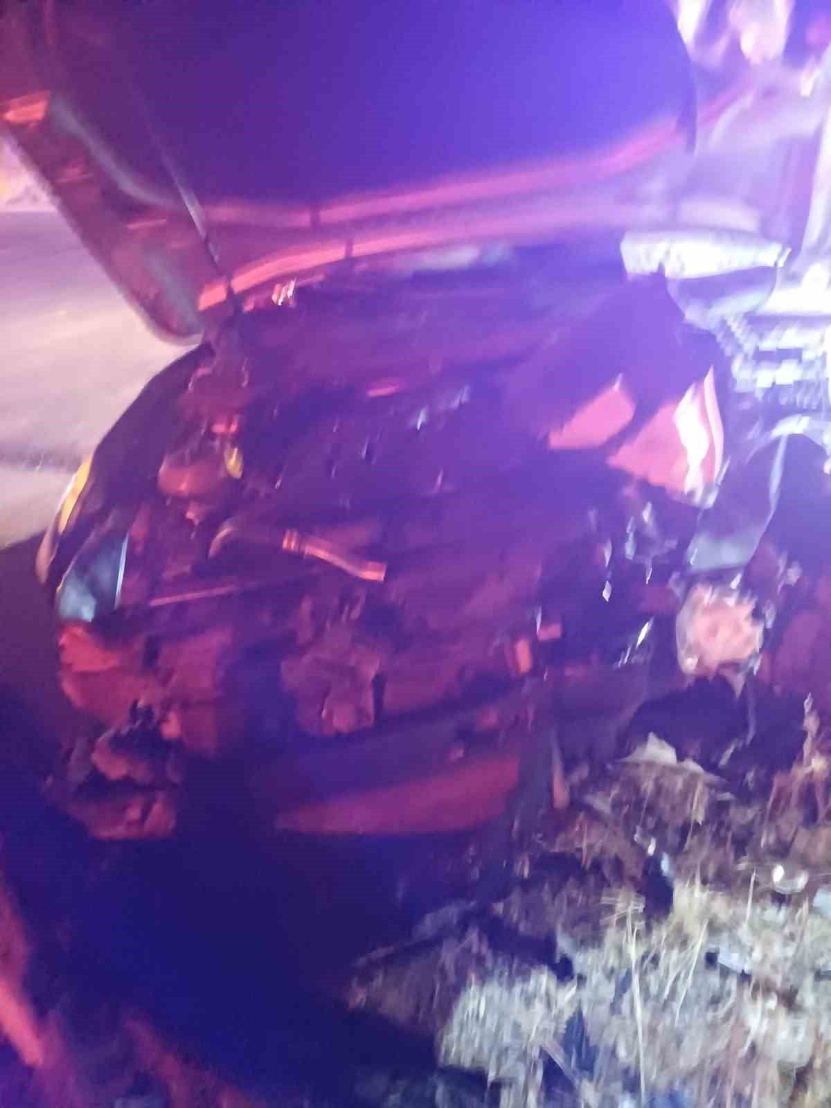 Van'ın Gürpınar ilçesinde iki otomobilin karıştığı trafik kazası