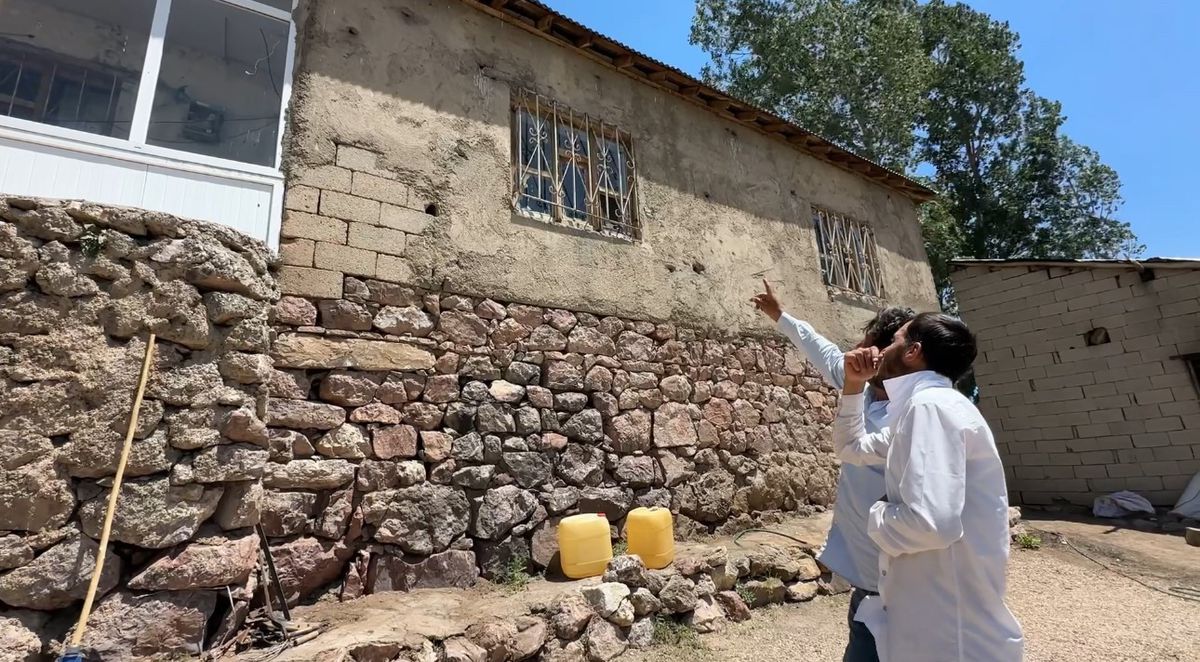 Yüksekova’da yılanlar bir evin kabusu oldu