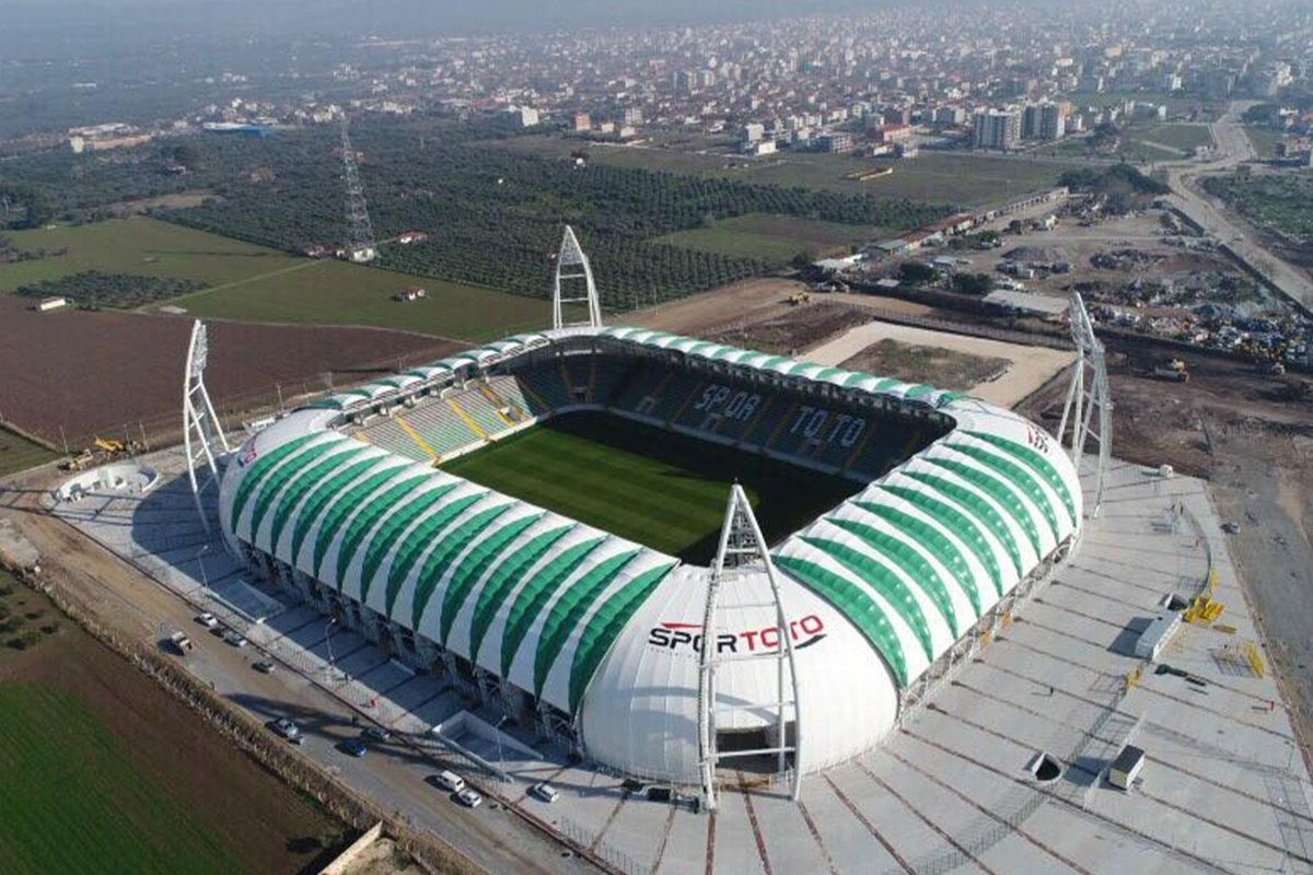 Vanspor logosu ve Spor Toto Akhisar Stadı görseli.