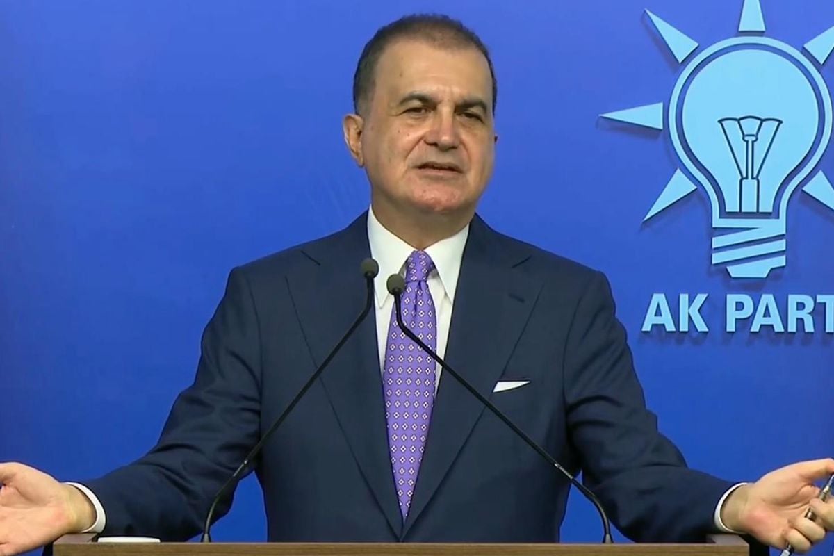 AK Parti Sözcüsü Çelik'ten erkek gazetecilere toplantıya damga vuran uyarı