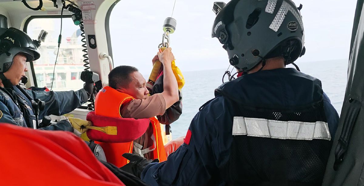Vietnam'a ait batan geminin 47 mürettebatı Çin tarafından kurtarıldı