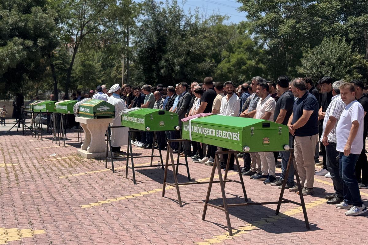 Manavgat'taki feci kazada ölen 5 kişi Konya'da son yolculuğuna uğurlandı