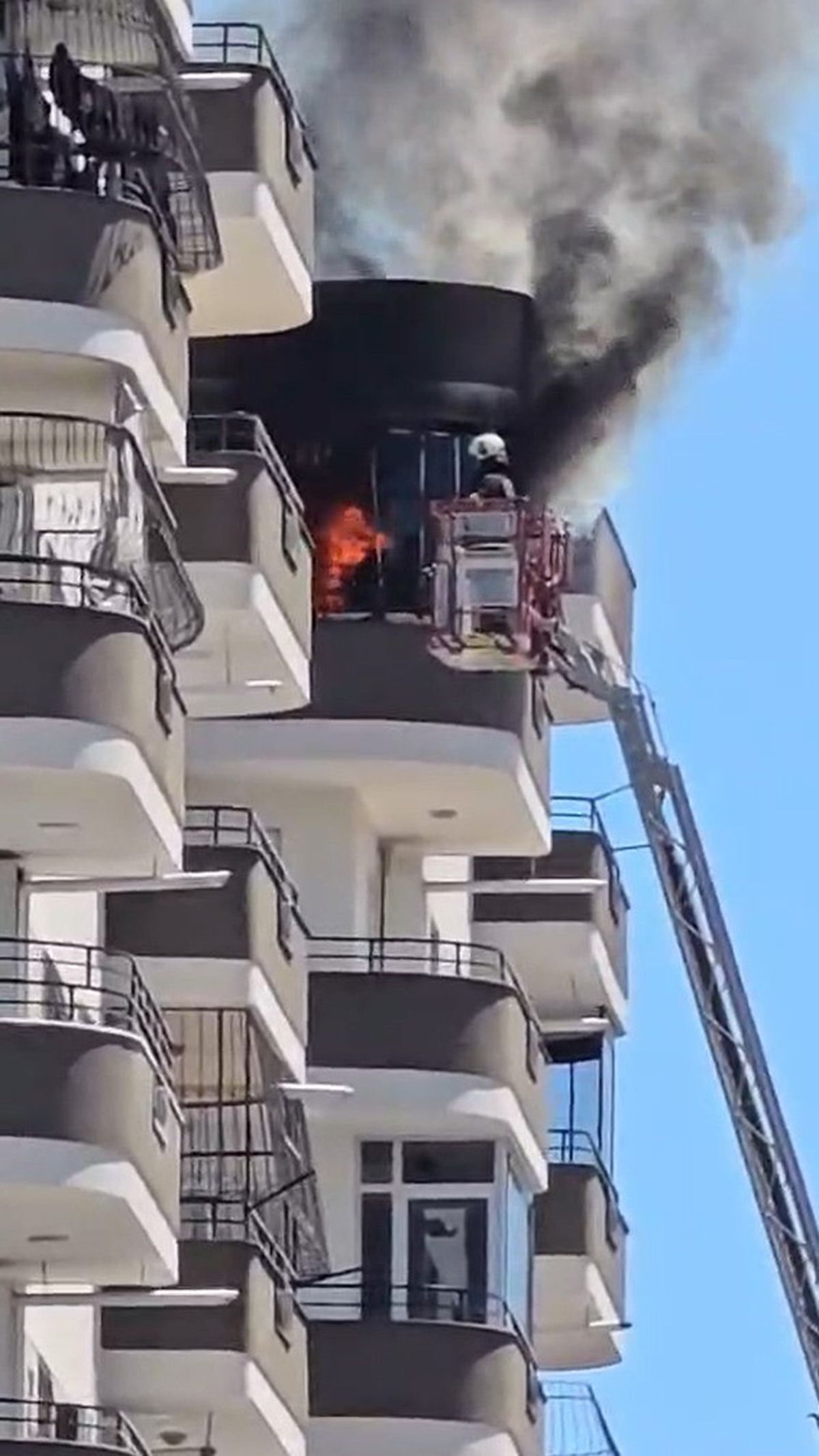 Adana'da 12. Katta Yangın Korkusu